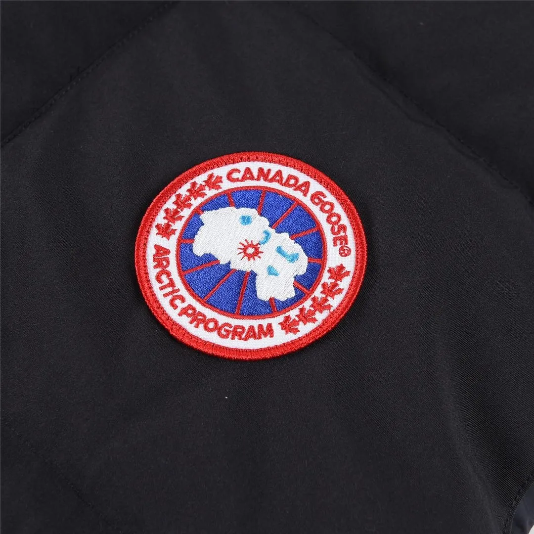 P320 Canada Goose Canada Goose #Freestyle Crew 4154M men’s and women’s vest down ➖ Genuine synchronous anti-counterfeiting chip sensor! ➖ Imported Behringer embroidery machine to customize 10,000-needle embroidery logo! ➖ Imported 21-count polyester-cotton blended original fabric, using Feather-Light 10D waterproof coating fabric, made of 84.5% polyester fiber and 15.5% cotton, 100% the best feel in the entire network! ➖ The genuine official website uses the national standard 80 white duck down, and will never be misled by false claims such as 90 down or goose down! ➖ 100% nylon nylon lining with double double-layer sealing design to prevent velvet from running away. Top-grade polar fleece is used in the collar and pockets to keep warm and comfortable! ➖ Yoshida YKK provides original custom-made electroplated sliders. YKK two-way lockable zippers are tight and smooth and will not peel off paint! ➖ 3M composite original Velcro is durable, and all accessories and hardware are disassembled and customized!  SIZE: XS S M L XL XXL [Attached: Size chart]